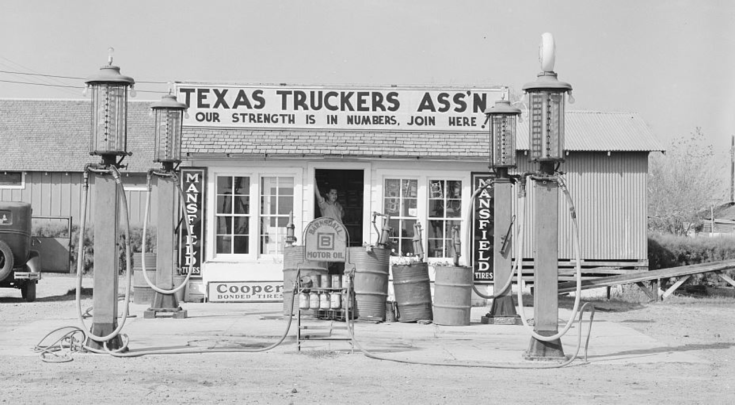 Gas station in Edcouch (1939). Courtesy of Russell Lee Photography. Image available on the Internet and included in accordance with Title 17 U.S.C. Section 107.